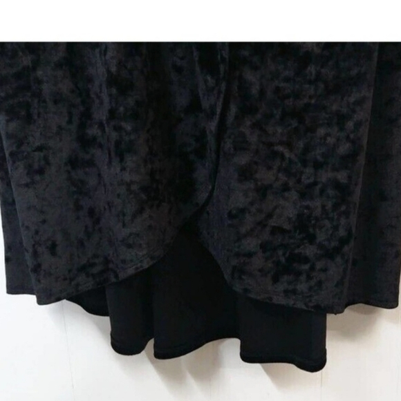 EVRI WOMEN'S 1X BLACK VELVET SHORT SLEEVE WRAP LOOK DRESS Hi Low Fit Flare - Picture 4 of 7